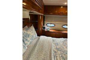 2004 Carver 466 Motor Yacht thumbnail 52