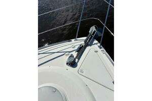 2004 Carver 466 Motor Yacht thumbnail 26