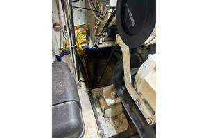 2004 Carver 466 Motor Yacht thumbnail 77