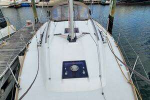 2014 Jeanneau 379 thumbnail 12
