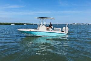 2016 Boston Whaler 210 Dauntless