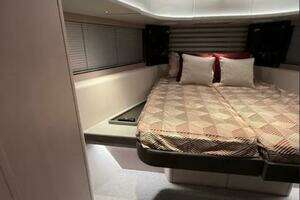 2025 Sunseeker 55 Predator thumbnail 16