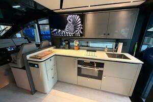2025 Sunseeker 55 Predator thumbnail 3