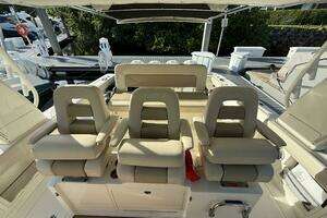 2020 Boston Whaler 420 Outrage thumbnail 8