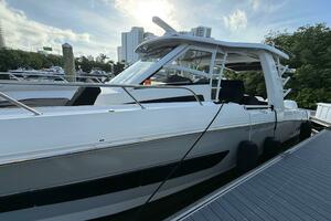 43FT (12.8M) BOSTON WHALER Worth Avenue Yachts