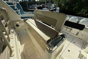 2020 Boston Whaler 420 Outrage thumbnail 11