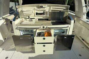 2020 Boston Whaler 420 Outrage thumbnail 10