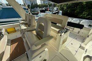 2020 Boston Whaler 420 Outrage thumbnail 9