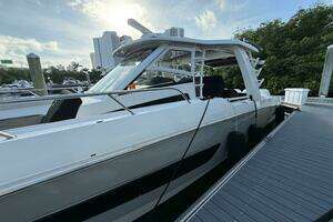 2020 Boston Whaler 420 Outrage thumbnail 5