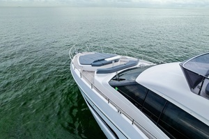 2018 Ferretti Yachts 800 thumbnail 14