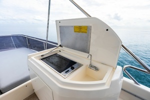 2018 Ferretti Yachts 800 thumbnail 23