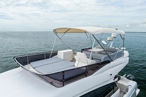 2018 Ferretti Yachts 800 thumbnail 15