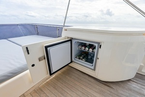 2018 Ferretti Yachts 800 thumbnail 22