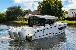 2025 Wellcraft 38 Explorer thumbnail 10