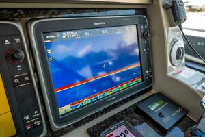 61FT (18.59M) SEA RAY