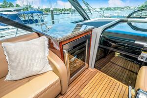 61FT (18.59M) SEA RAY