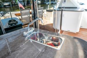 61FT (18.59M) SEA RAY