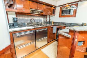 61FT (18.59M) SEA RAY