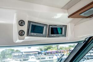 61FT (18.59M) SEA RAY