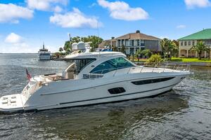61FT (18.59M) SEA RAY Worth Avenue Yachts