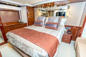 61FT (18.59M) SEA RAY