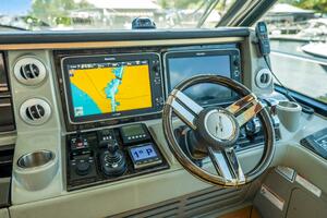 61FT (18.59M) SEA RAY