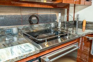 61FT (18.59M) SEA RAY