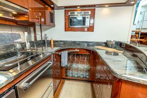 61FT (18.59M) SEA RAY