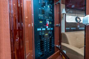 61FT (18.59M) SEA RAY