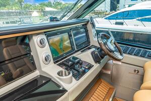 61FT (18.59M) SEA RAY