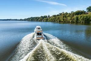 59FT (18.03M) CARVER Worth Avenue Yachts
