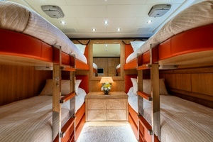 2008 Overmarine Mangusta 108 thumbnail 30
