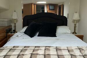 Pier Pressure 50ft Viking Yacht For Sale