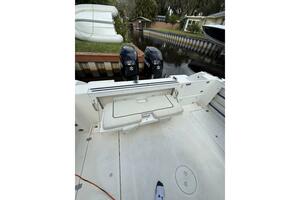 2002 Wellcraft 290 Coastal boat interior with dual outboard 