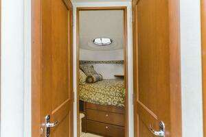 2005 Silverton 34 Convertible thumbnail 11