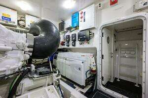 2014 Viking 76 Enclosed Bridge thumbnail 66