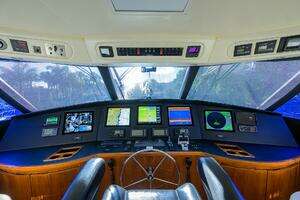 2014 Viking 76 Enclosed Bridge thumbnail 51