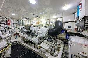 2014 Viking 76 Enclosed Bridge thumbnail 65
