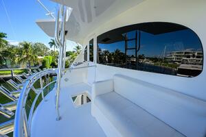 Enclosed Flybridge Aft Deck Seating