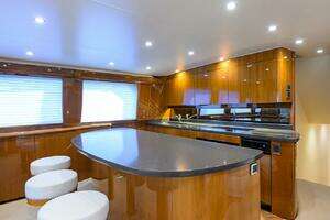 2014 Viking 76 Enclosed Bridge thumbnail 15