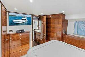 2026 Viking 82 Convertible thumbnail 59