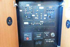 2003 Cruisers Yachts 3750 Motoryacht thumbnail 6
