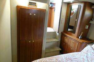 2003 Cruisers Yachts 3750 Motoryacht thumbnail 17