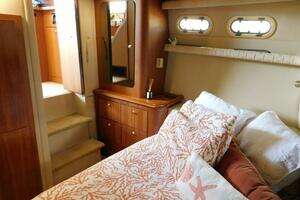2003 Cruisers Yachts 3750 Motoryacht thumbnail 12