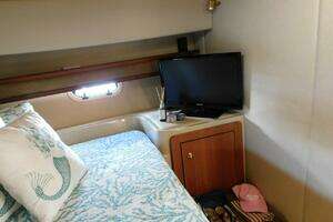 2003 Cruisers Yachts 3750 Motoryacht thumbnail 20