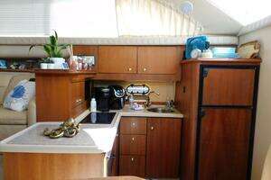 2003 Cruisers Yachts 3750 Motoryacht thumbnail 10
