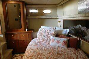 2003 Cruisers Yachts 3750 Motoryacht thumbnail 13