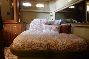 2003 Cruisers Yachts 3750 Motoryacht thumbnail 14