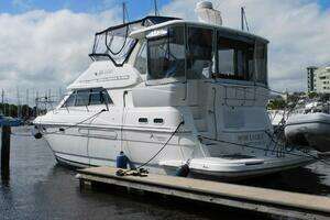 2003 Cruisers Yachts 3750 Motoryacht thumbnail 1