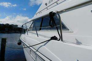 2003 Cruisers Yachts 3750 Motoryacht thumbnail 25